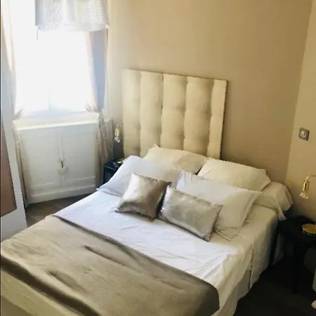 T2 Pied Dans L Eau *